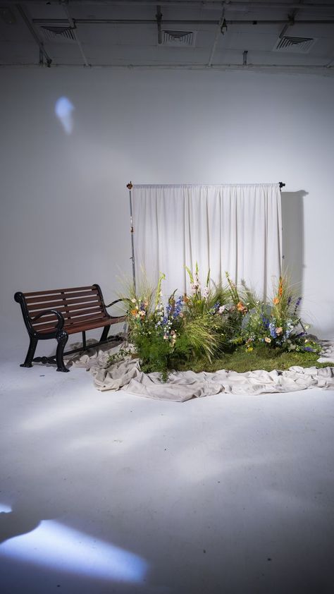 Flower Set Design, Photoshoot Set Design, Floral Set Design, Photography Set Design, Set Design Photography, Photo Studio Design, Plant Installation, Set Design Ideas, Vertical Garden Design