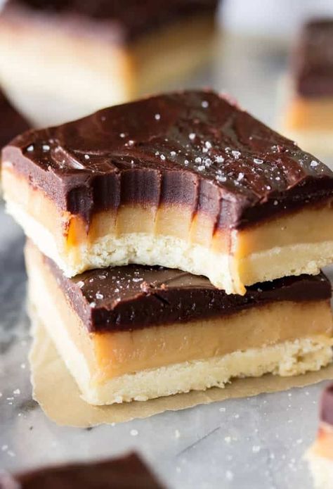 Millionaire's Shortbread - Sugar Spun Run Porter Cake, Condensed Milk Caramel, Millionaire Shortbread Recipe, Millionaire Bars, Millionaire's Shortbread, Shortbread Cookie Crust, Sugar Spun Run, Irish Desserts, Caramel Shortbread