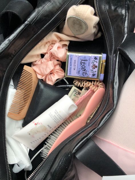 Svetlana Zakharova, Anna Pavlova, Ballet Beauty, Inside My Bag, Yennefer Of Vengerberg, Ballet Inspiration, Dancing Aesthetic, Ballet Class, Pointe Shoes