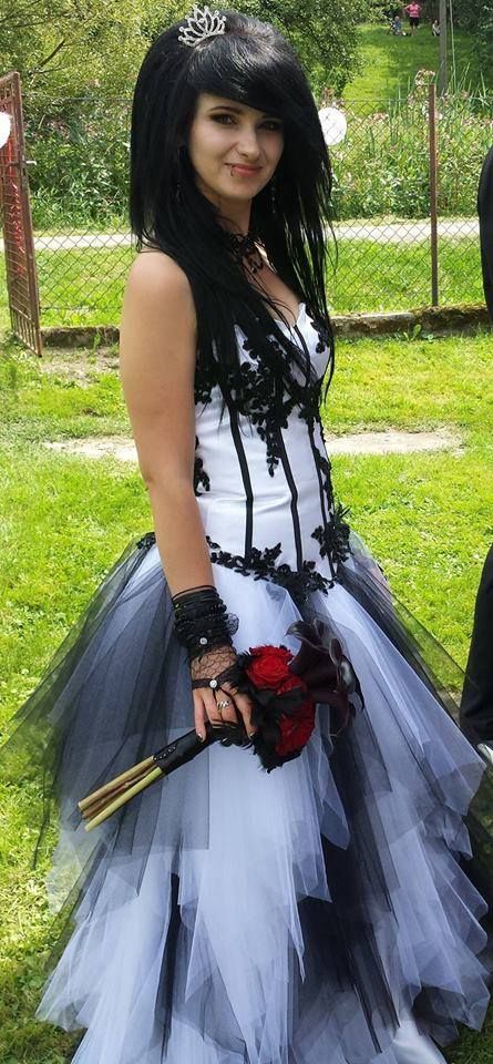 Emo Dresses Prom Goth, Emo Graduation Outfit, Emo Homecoming Dresses, Emo Dresses Prom, Emo Prom Outfits, Emo Quinceanera, Scene Prom Dress, Emo Homecoming, Emo Prom Dresses