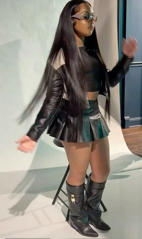 Black Outfits With Skirt, Baddie Outfits Mini Skirt, Layering Mini Skirt, 18th Birthday Outfit Ideas Black Women, Y2k Leather Outfit, Cute Birthday Outfits Black Women Winter, Baddie 19th Birthday Outfits, Birthday Outfits With Skirts, Skirt Outfits With Heels