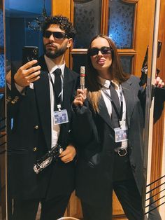 Mib Costume, Halloween Couples Costumes, Halloween Costumes For Brunettes, Partner Halloween Costumes, Black Halloween Costumes, Horror Halloween Costumes, Halloween Couples, Pretty Halloween Costumes, Duo Halloween Costumes