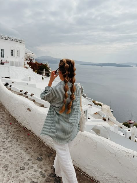 Casual Greece Outfit, Corfu Holiday Outfit, Greece Dinner Outfit, Greece Outfit Ideas Women, Greece Autumn Outfit, Honeymoon In Greece Outfits, Outfits For Greece In May, Cute Outfits For Greece, Greek Vacay Outfit