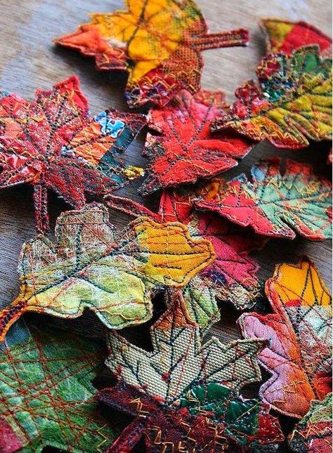 Decorative Leaves, Fabric Brooch, Pola Sulam, Textile Fiber Art, Textile Crafts, Creation Couture, Fabric Christmas Ornaments, Sewing Art, Fabric Projects