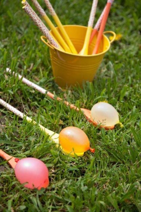 25 awesome water games to play this summer. Great ideas for summer birthdays, VBS, parties, or just fun in your own backyard! Easy summer water balloon games ideas. Water Balloon Games, Fun Easter Games, Balloon Games, Outdoor Party Games, Outside Games, Water Games For Kids, Easter Games, Outdoor Games For Kids, Family Fun Games