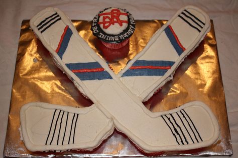 Hockey Cupcake Cake | 12 cupcakes | Beverly | Flickr Hockey Cupcake Cake, Hockey Cupcakes, Hockey Birthday Cake, Purple Cake Pops, Hockey Cake, Hockey Birthday Party, Hockey Cakes, Hockey Birthday Parties, Pull Apart Cupcake Cake