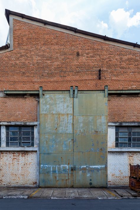 Warehouse Front Design, Industrial Architecture Factories, Old Factory Renovation, Diorama Template, Factory Facade Design, Factory Facade, Factory Exterior, Vintage Brewery, Warehouse Living