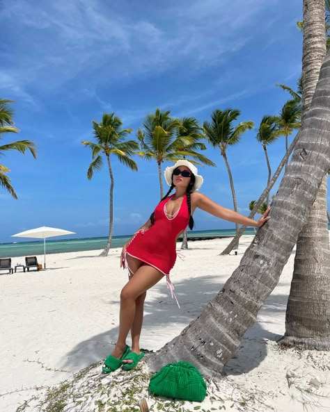 Anna Riche (@annouveauriche) • Instagram photos and videos Vacay Pictures, Island Vacation Outfits, Preppy Chic Outfits, Jamaica Outfits, Vacation Outfits Women, Cute Vacation Outfits, Island Outfit, Summer Picture Poses, Beach Vacation Outfits