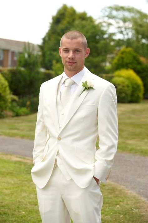 white suit Best Groom Suits, White Wedding Suits For Men, Casual Wedding Suit, Best Wedding Suits, White Wedding Suit, Ivory Suit, Global Wedding, Evening Suit, Mens Wedding Attire