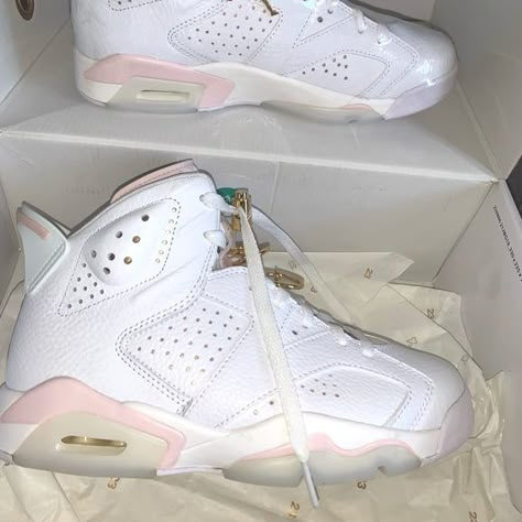 Air Jordan 6 Retro Nike White/Pink With Gold Accessory Size 7.5 Woman Size 6 Man Cutest Jordans, My Man Aesthetic, School Self Care, Baddie Shoes, Cute Jordans, Jordan Retro 5, Jordan Retro 7, Pretty Sneakers, Jordan Retro 6