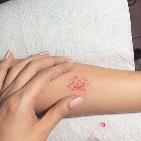 Red Lotus Tattoo, Red Flower Tattoos, Red Henna, Polynesian Tattoos, Petite Tattoos, Red Ink Tattoos, Inspiration Tattoos, Red Tattoos, Geometric Tattoos