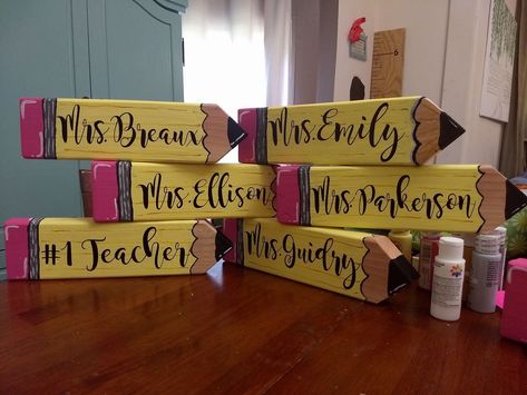 Painting Teacher, Scrap Wood Crafts, Teacher Craft, Personalized Desk, Teacher Signs, Wooden Pencil, Teacher Personalized, Personalized Pencils, School Pencils