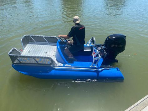 Zego 300 - Zego Sportsboats Fishing Jet Ski, Small Fishing Boats Ideas, Pontoon Houseboat Diy, Small Power Boats, Small Jet Boats, Mini Bass Boats, Boat Dock Bumpers, Boat Dock Ideas, Mud Boats