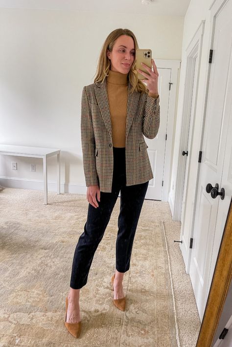 Plaid Blazer Outfit Work, Brown Checked Blazer Outfit, Grey Blazer Women Outfit, Check Blazer Outfit Women, Brown Plaid Blazer Outfit, Plaid Blazer Outfit Women, Checkered Blazer Outfit, Checked Blazer Outfit, Blazer Outfits For Women Work