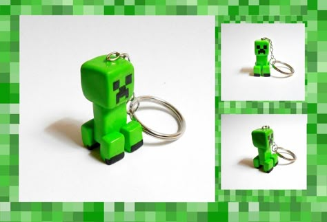 Minecraft Clay Charms, Easy Clay Sculptures, Clay Keychain, Sculpture Art Clay, Clay Diy Projects, Tanah Liat, Cute Polymer Clay, Clay Miniatures, Cute Clay