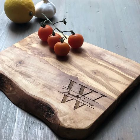 Antipasti Board, Engraved Cheese Board, Personalized Cheese Board, Engraving Ideas, Laser Projects, Cnc Projects, Laser Ideas, Chopping Boards, Charcuterie Boards