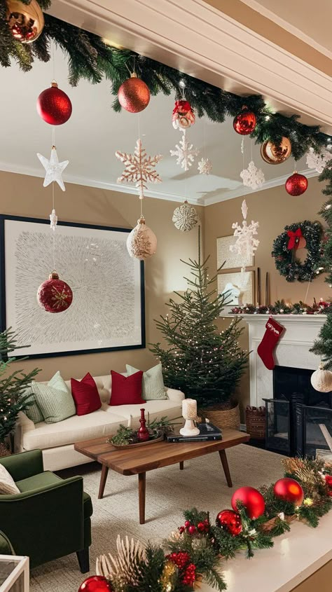 Get easy and stylish Christmas decor ideas for your living room to quickly deck the halls and create a festive atmosphere. Christmas Decor Idea, Christmas Apartment, Cozy Christmas Decor, Christmas Decor Inspiration, Traditional Christmas Tree, Christmas Themes Decorations, Christmas Decorations Living Room, Navidad Diy, Christmas Living Rooms