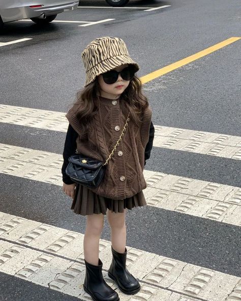 #KidsFashion #CuteKidsOutfits #MiniFashionistas #KidsStyle #TrendyKids #LittleFashionistas #KidsClothing #StylishKids #KidsOOTD #KidsWardrobe Loose Fashion, Korean Fashion Trends, Baby Style, Children Clothing, Kids Outfits Girls, Dresses Kids Girl, Baby Outfit, Knit Fashion, Two Piece Sets