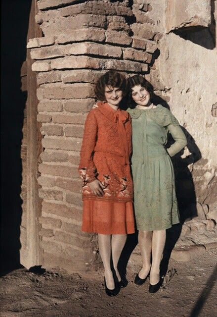 Nogales Mexico (1920s) 1920s Outfit, 1920s Flapper Girl, Radium Girls, Flapper Girls, Decades Fashion, 1920s Fashion Women, 1920s Women, 1920s Outfits, Flapper Girl