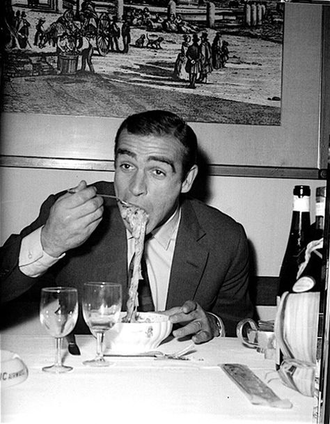 VintagePhotos on Twitter: "Sean Connery eating pasta. 1960s… " Celebrities Eating, Pizza Spaghetti, Eating Spaghetti, Eating Pasta, Danny Devito, Eddie Van Halen, Mel Gibson, Sean Connery, People Eating