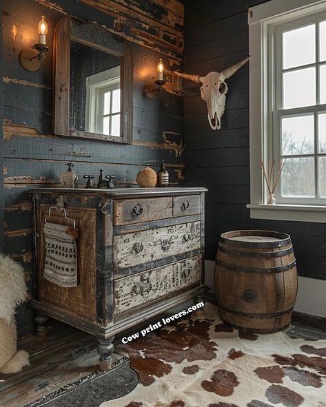 Barndo Designs, Remodel Aesthetic, Western House Ideas, Cowboy Bathroom, Western Bathrooms, Rustic Antique Decor, Rustic Bathroom Remodel, Western Bathroom, Lakehouse Ideas