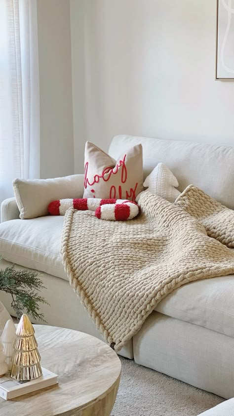 Let’s get cozy for the holidays with @thecozycollectiveco 🥰🎁🎄 I received the most beautiful chunky handmade throw blanket in color taupe!… | Instagram Christmas Room Decor Aesthetic, Christmas Couch Decor, Living Room Decor Neutral, Cozy Christmas Decor, Neutral Christmas Decor, Neutral Christmas, Condo Ideas, Idea For Christmas, Christmas Blanket