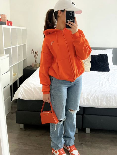 Orange Hijab Outfit, Orange Hoodie Outfit, Orange Hijab, Pull Orange, Outfit Zara Drip, Zara Drip, Outfit Zara, Fits Ideas, Orange Hoodie