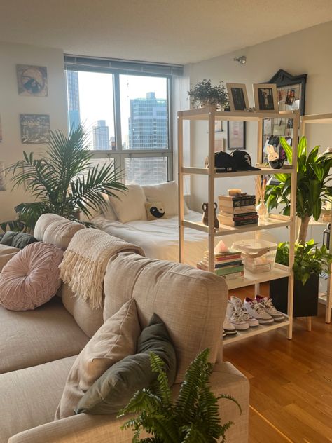 Cozy Studio Apartment, One Room Apartment, Studio Apartment Design, Studio Apartment Living, Deco Studio, Small Studio Apartment, Dream Apartment Decor, Future Apartment Decor, Apartment Layout