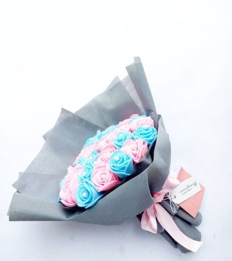 34 Buket Bunga dari Kain Flanel untuk Hadiah Wisuda, Lamaran dan Syukuran - Teman Kreasi Felt Bouquet, Felt Flower Bouquet, Beautiful Flowers Photography, Flower Craft, Flowers Bouquet Gift, Bouquet Wrap, Pekanbaru, Trendy Flowers, Felt Flower