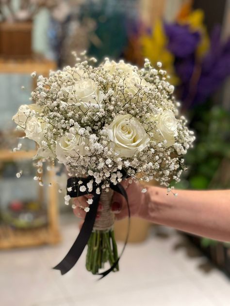 Creative Floral Arrangements, Moon Flowers, Hand Bouquet, Same Day Flower Delivery, Fresh Flower, Bouquet Wedding, Flower Delivery, Flower Shop, White Roses