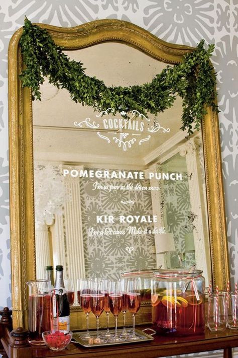 Throw a classy cocktail-themed engagement party with the help of these ideas. Christmas Engagement Party, Classy Christmas Party, Natal Natural, Engagement Party Themes, Engagement Party Planning, Cocktail Party Decor, Holiday Engagement, Elegant Bar, Christmas Cocktail Party