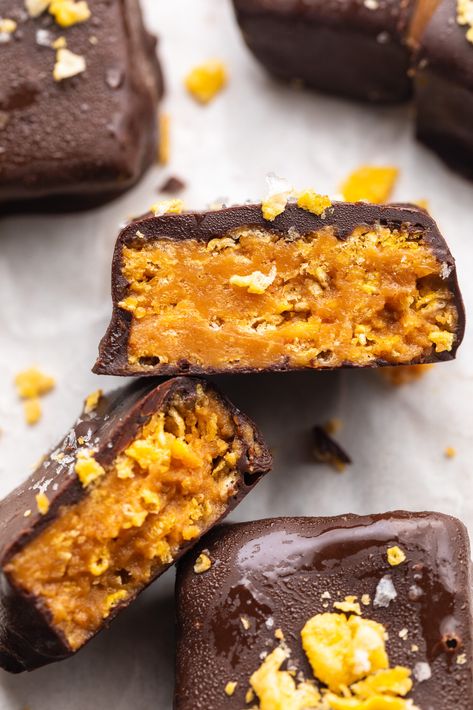 Healthy Homemade Butterfingers (5 ingredients!) Healthy Homemade Butterfingers, Healthy Energy Bars Recipes, Healthy Peanut Butter Crackers, Healthy Butterfinger Recipe, Healthy Butterfinger Bars, Butterfingers Recipe, Healthy Butterfinger, Health Sweet Snacks, Butterfinger Balls