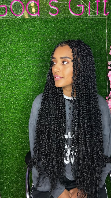 God's gift coiffure(styles) on Instagram: “Beautiful boho passion twists done on my pretty loyal…” Boho Passion Twists, Island Twist, Passion Twists, Big Box Braids Hairstyles, Plaits Hairstyles, Natural Afro Hairstyles, Cute Box Braids Hairstyles, Braids Hairstyles Pictures, Twist Braid Hairstyles