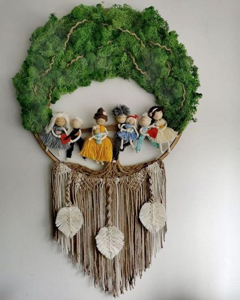 Family Macrame, Macrame Doll, Dolls Handmade Diy, Yarn Dolls, Moss Wall Art, Crochet Wall Hangings, Macrame Patterns Tutorials, Macrame Design, Macrame Patterns