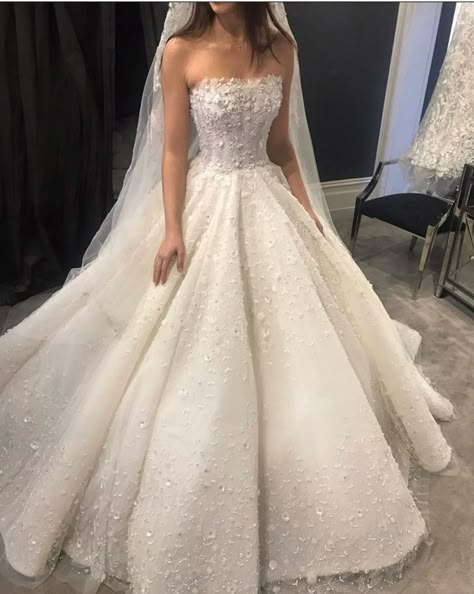 Weeding Dress Aesthetic Princess, Mafia Wedding Dress, Mafia Wedding Aesthetic, Mafia Wedding, Wedding Ideas Dresses, Fancy Wedding Dresses, Pretty Wedding Dresses, Princess Wedding Dress, Dream Wedding Ideas Dresses