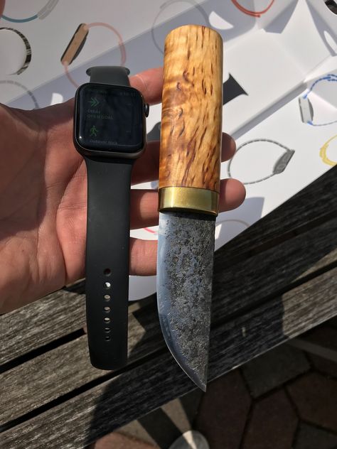 Knife Design, Cool Knives, Human Hand, Bushcraft, Pocket Knife, Apple Watch, Hobbies, Gadgets, Pen