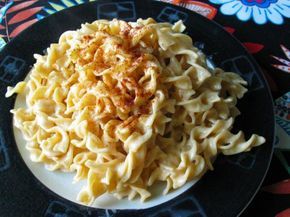 Noodles Romanoff Recipe, Noodle Sides, Pasta Rasta, Speatzle Recipe, Pasta Food Recipes, Meatless Pasta, Diy Pasta, Italian Diet, Savory Sides