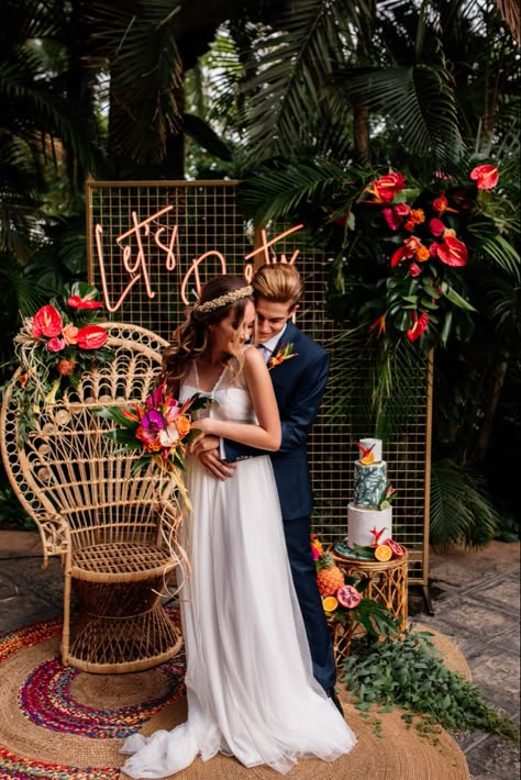 Tropical Boho Wedding, Destination Wedding Spain, Wedding Thailand, Tropical Wedding Ideas, Tropical Wedding Decor, Kauai Wedding, Wedding Spain, Boho Beach Wedding, Wedding Planning Decor