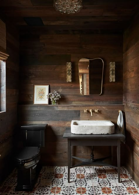 Charles and Co Dutchess County Montana Bathroom, Ranch House Interior, Mountain House Bathroom, Modern Cabin Bathroom, Hunting Lodge Interiors, Garage Workout, Cowboy Cabin, Ranch Interior, Western Luxury