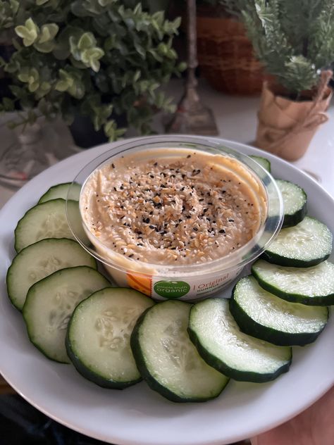 Cucumber And Hummus Snack, Hummus Aesthetic, Hummus Bagel, Hummus Snacks, Cucumber And Hummus, Healthy Veggie Snacks, Cucumber Hummus, Hummus Snack, Everything Bagel Seasoning