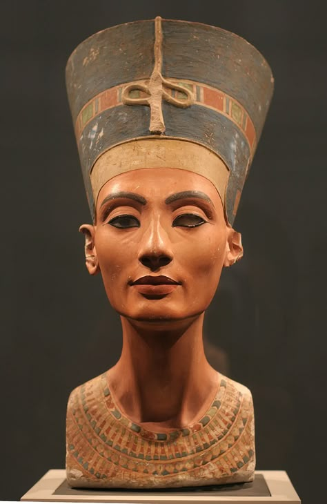 Ancient Egypt Women, Nefertiti Bust, Starověký Egypt, Egypt Museum, Museum Island, Egyptian Queen Nefertiti, Logo Game, Queen Nefertiti, Egyptian Pharaohs