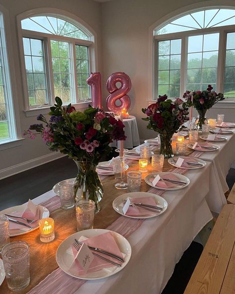 Bday Party Aesthetic 17, Aesthetic Party Set Up, Bday Dinner Party Ideas, 18th Dinner Party Ideas, Pink Dinner Party Decorations, Pink Dinner Aesthetic, Cute Birthday Dinner Ideas, Dinner Party Sweet 16, Party Ideas 15th Birthday