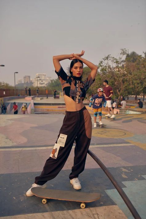 Delhi Street Style, Mumbai Street Style, Indian Streetwear Fashion, Mumbai Street Fashion, Mumbai Outfits, Unapologetic Woman, Indian Street Wear, Fashion Street Mumbai, India Street Style