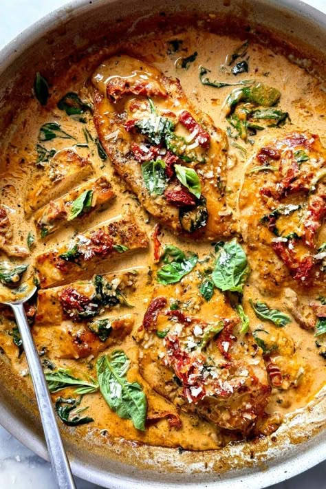 Marry Me Chicken | foodiecrush.com Recipe With Sun Dried Tomatoes, Creamy Sun Dried Tomato Sauce, Sundried Tomato Chicken, Marry Me Chicken Recipe, Sun Dried Tomato Sauce, Tomato Cream Sauce, Marry Me Chicken, Chicken Cutlets, Sun Dried Tomatoes