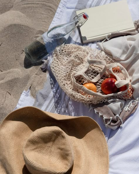 Summer is right around the corner, which means a lot more days out and about enjoying the beautiful weather, including lots of beach days! So today on the blog I'm sharing my favorite beach day essentials! Things you for sure don't want to forget at home. Check it out and let me know what you think! :) First Day Of Summer Aesthetic, Beach Days Aesthetic, Beach Essentials Aesthetic, Solo Beach Day, Beach Day Pictures, Summer Days Aesthetic, Summer Pictures Aesthetic, Beach Posts, Beach Pictures Ideas