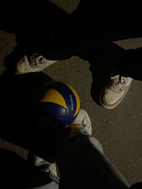 Dark Volleyball Aesthetic, Male Volleyball Aesthetic, Sports Aesthetic Volleyball, Volleyball Aesthetic Libero, Volleyball Boys Aesthetic, Volleyball At Night, Volleyball Pfp, Volleyball Boyfriend, Male Volleyball