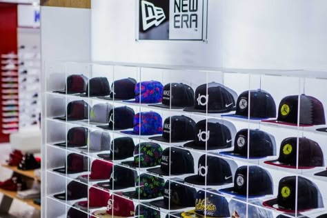 New Era Store, Organize Baseball Hats, Cap Store, Diy Resin Table, Shoe Store Design, Wall Hats, Cap Display, Clothing Store Interior, Shoe Palace