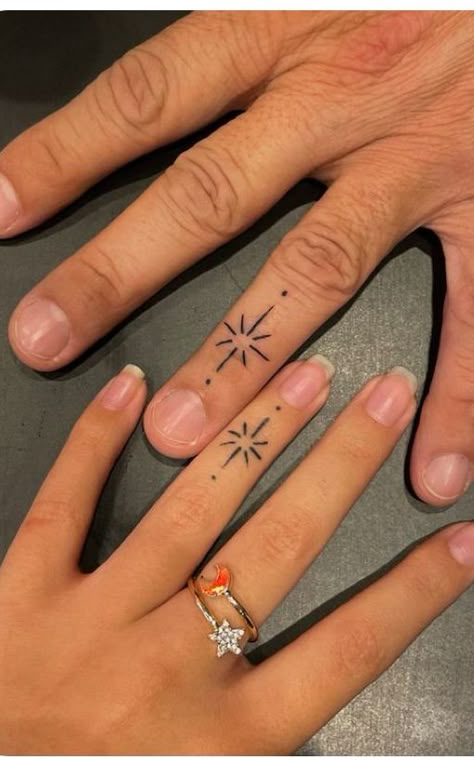 Micro Finger Tattoo, Tattoo Ideas Small Finger, Minimalist Tattoo Aesthetic, Finger Tattoo Placement, Finger Tattoo Symbols, Feminine Finger Tattoos, Meaningful Finger Tattoos, Symbols For Women, Tattoos Whimsical