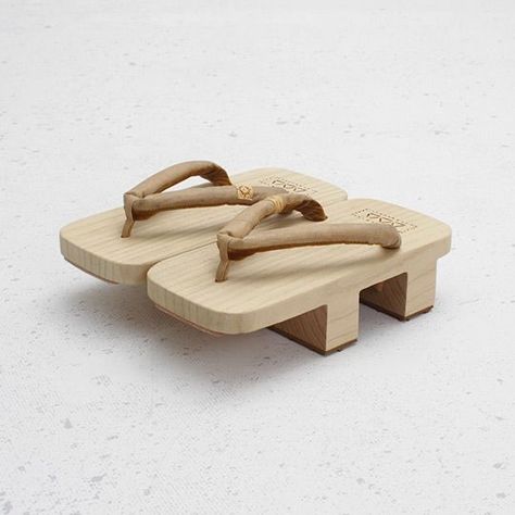 Japanese Sandals, Geta Sandals, Turning Japanese, Samurai Champloo, Toe Socks, Japanese Culture, Japan Travel, Japanese Style, Wooden Toy Car