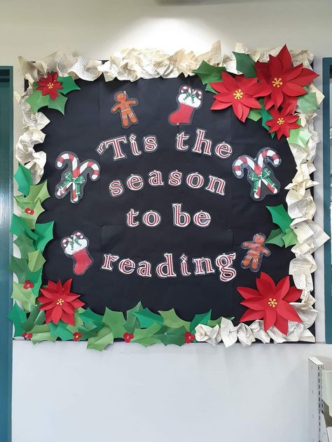 Library Christmas Decor, Christmas Library Decor, High School Bulletin Board Ideas Christmas, Christmas Decorations For Library, Christmas Library Decorations, Christmas In The Library, Christmas Bulletin Board Ideas For Library, Christmas Reading Bulletin Board Ideas, Christmas Library Displays